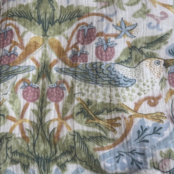 MORRIS & Co. Cotton Gauze Throw - Strawberry Thief - Reverse Plush -Pom Pom Trim - Picture 7 of 9